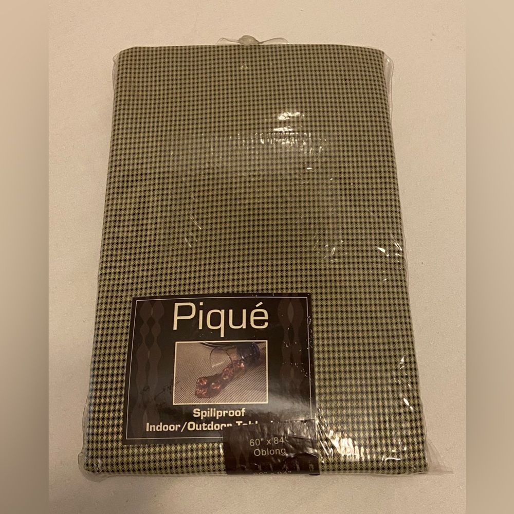 Piqué Indoor/Outdoor Tablecloth 60x84 Oblong